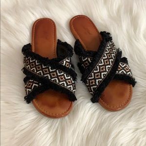 Universal thread slide sandal